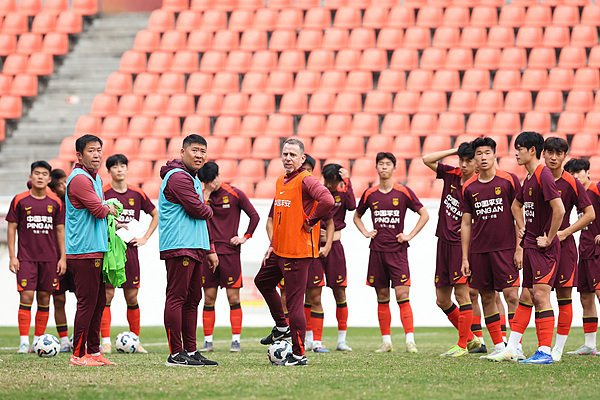 中国U19对阵澳大利亚U19首发公布：贾伟伟领衔锋